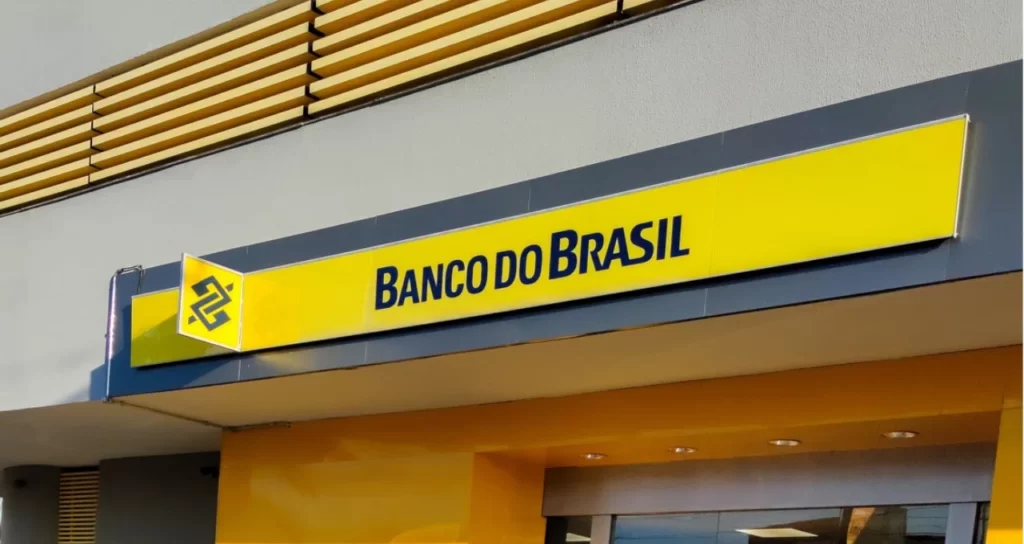 Economia - Banco do Brasil lucra R$ 9,5 bilhões no 3º trimestre de 2024, ajusta projeções e eleva provisões em 34%, mirando estabilidade financeira.